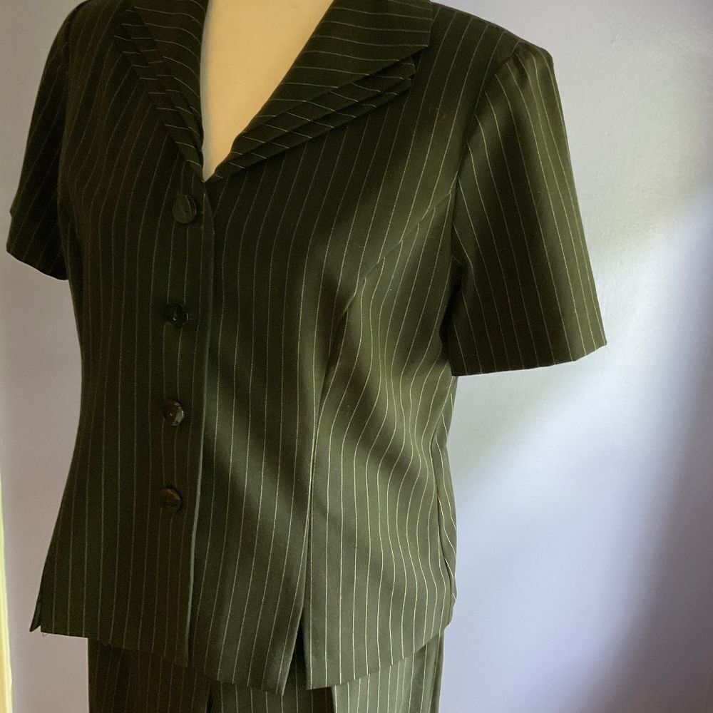 Black Striped 2-Piece Short Sleeve Business Suit size 10P